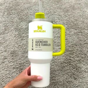Stanley 40oz White and Lime green •Brand New •Never used •willing to negotiate!